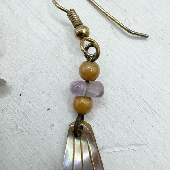 Vtg Geometric Carved abalone Long Dangle Earrings Amethyst Chip Gold Tone Beachy - Picture 7 of 10